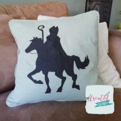 Kussenhoes Sinterklaas te paard. oudgroen